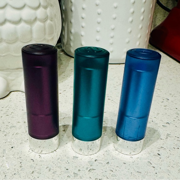 Lot of 3 Essence Vibrant Shock Matt Lipsticks - Picture 12 of 12